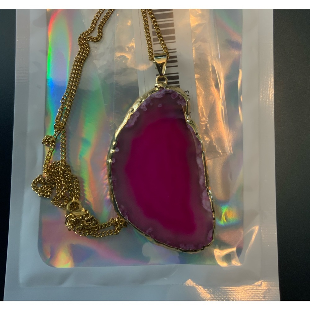 ROSE RED AGATE NECKLACE
